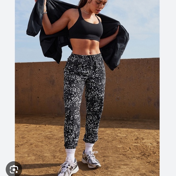 Fabletics , lightweight joggers￼ - Picture 1 of 6
